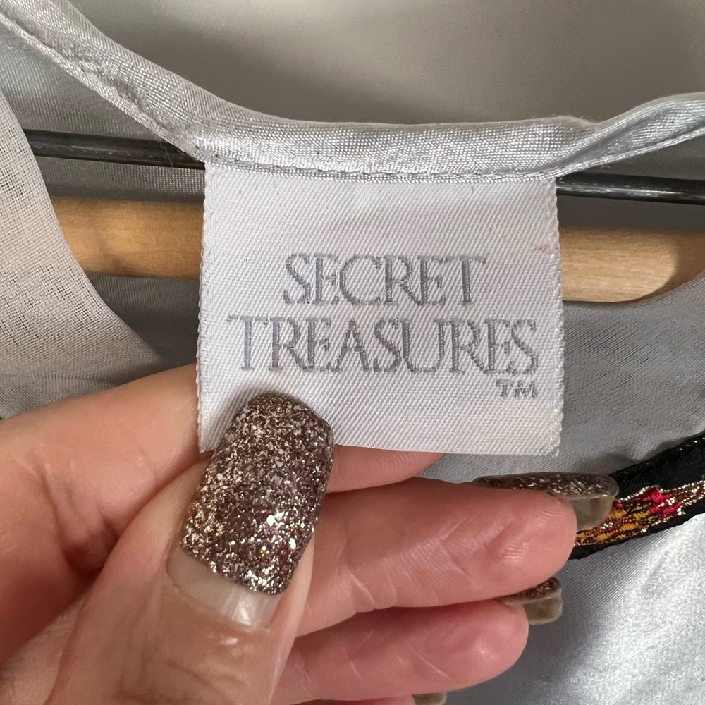 Secret Treasures metallic embroidered trim silver 2 piece pajamas #G28 - Picture 7 of 7